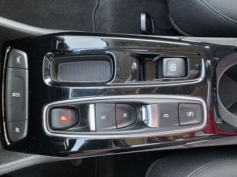 Used 2022 Chevrolet Bolt EUV LT w/ Comfort Package image 18