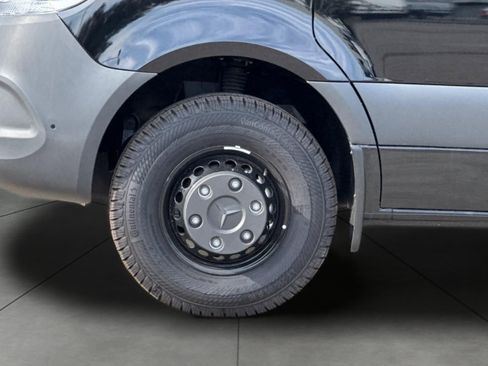 Used 2024 Mercedes-Benz Sprinter 3500 image 4