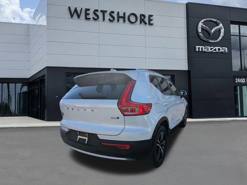 Used 2023 Volvo XC40 B5 Plus image 3