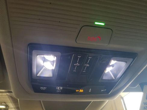 New 2025 Volkswagen Tiguan SE image 28