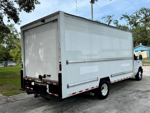 Used 2022 Ford E-350 and Econoline 350 Super Duty image 6