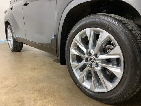 Used 2023 Toyota Highlander Limited AWD/4WD image 6
