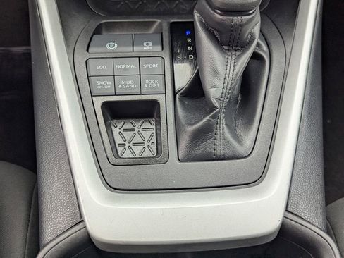Used 2024 Toyota RAV4 LE AWD/4WD image 9