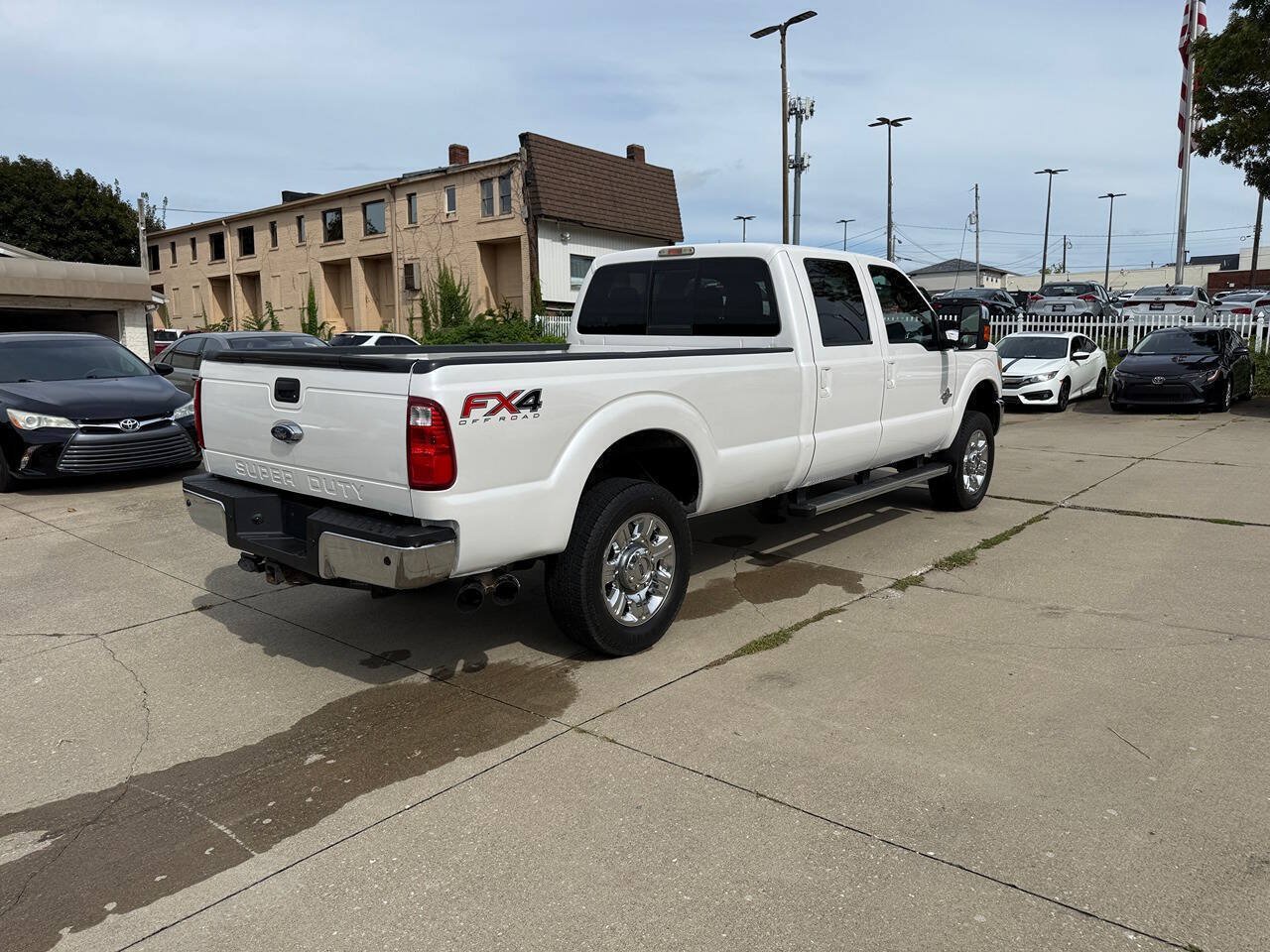 Used 2015 Ford F350 Lariat w/ Lariat Ultimate Package AWD/4WD image 3
