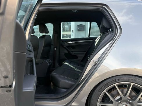 Used 2016 Volkswagen Golf 4-Door image 11