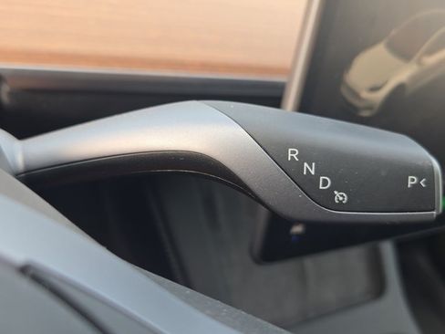 Used 2023 Tesla Model Y Performance AWD/4WD image 11