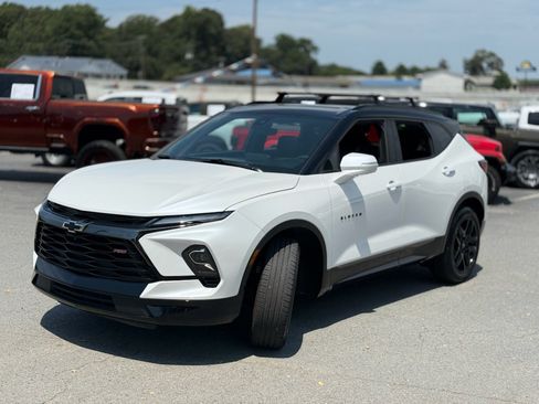 Used 2023 Chevrolet Blazer RS w/ Driver Confidence II Package FWD image 3