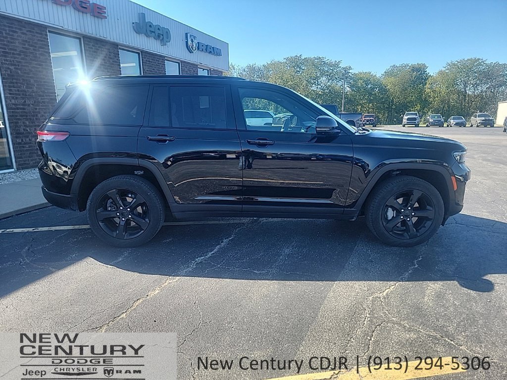 Used 2025 Jeep Grand Cherokee Limited w/ Luxury Tech Group II AWD/4WD image 6