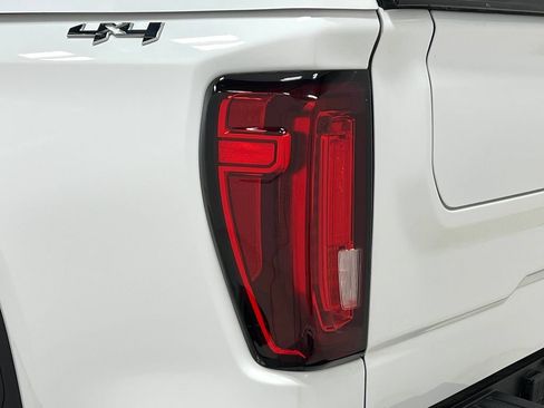 Used 2022 GMC Sierra 1500 SLT w/ SLT Premium Plus Package AWD/4WD image 37