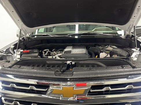 Used 2025 Chevrolet Silverado 1500 LTZ AWD/4WD image 25