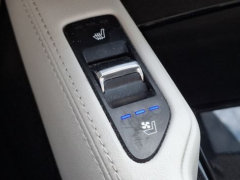 Used 2023 Kia Telluride EX w/ EX Captain's Chair Package FWD image 28