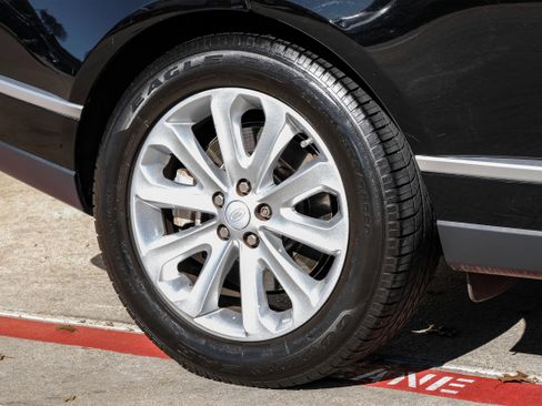 Used 2017 Land Rover Range Rover HSE image 49