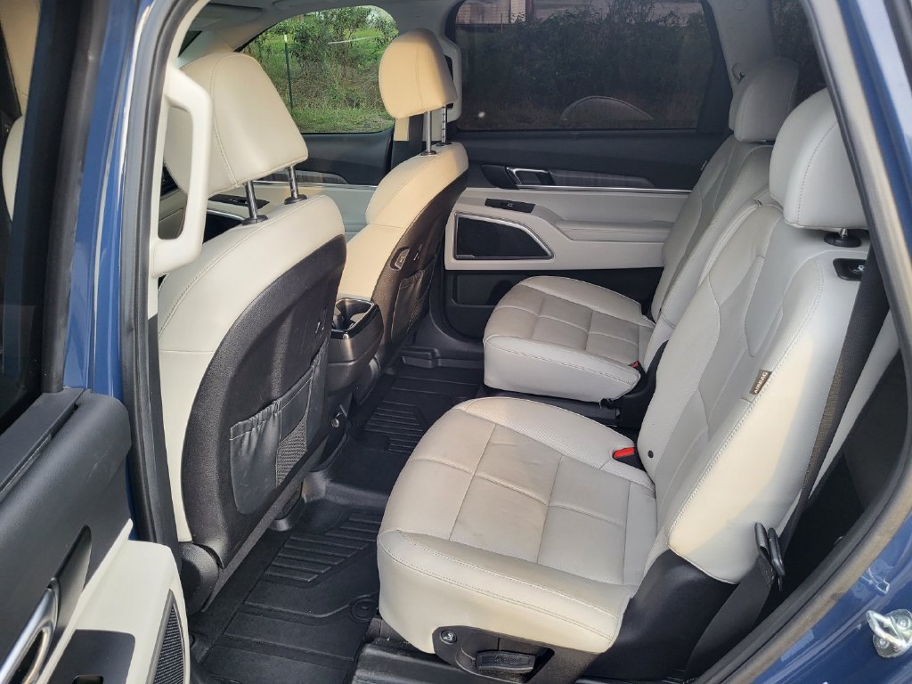 Used 2024 Kia Telluride EX w/ EX Captain's Chair Package FWD image 14