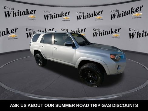 Used 2018 Toyota 4Runner SR5 RWD image 2