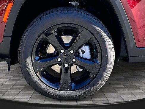 New 2025 Jeep Grand Cherokee Limited image 11