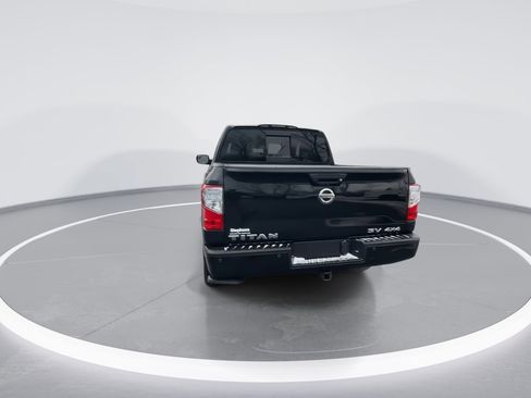 Used 2018 Nissan Titan SV w/ SV Convenience Package image 16