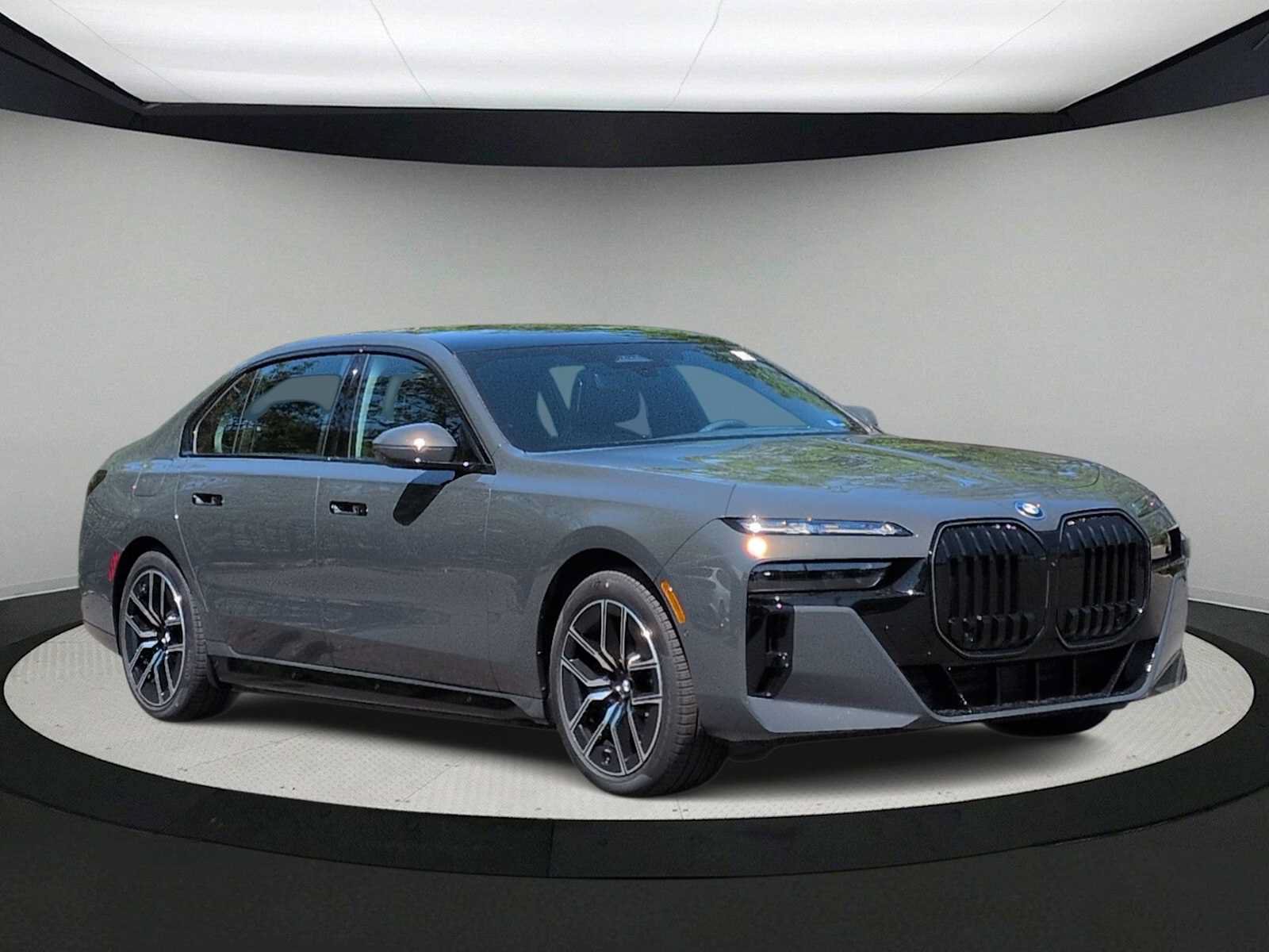 Used 2026 BMW i7 xDrive60 w/ Executive Package AWD/4WD image 2