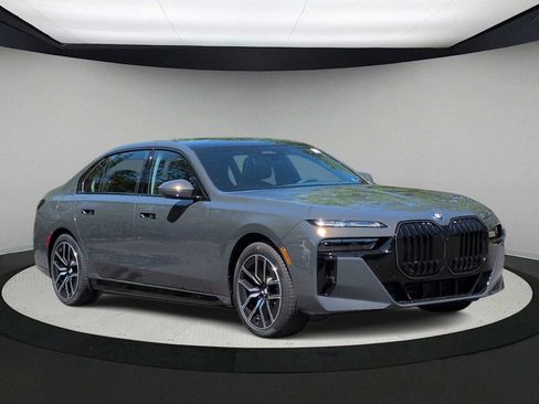 Used 2026 BMW i7 xDrive60 w/ Executive Package AWD/4WD image 2