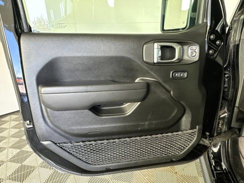 Used 2023 Jeep Wrangler Unlimited w/ Cold Weather Group AWD/4WD image 34