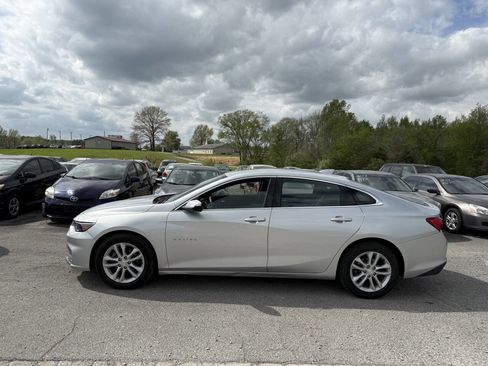 Used 2018 Chevrolet Malibu LT image 3