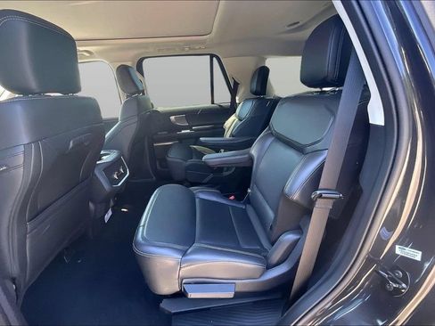 Certified 2025 Ford Expedition Platinum w/ Driver's Package AWD/4WD image 25
