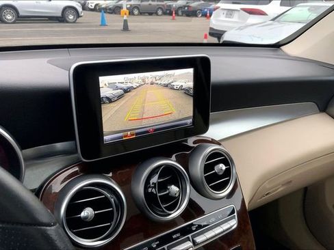 Used 2018 Mercedes-Benz GLC 300 4MATIC image 23