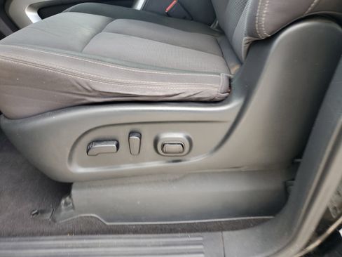 Used 2021 Nissan Titan SV w/ SV Convenience Package image 13