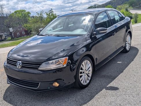 Used 2013 Volkswagen Jetta SEL image 1