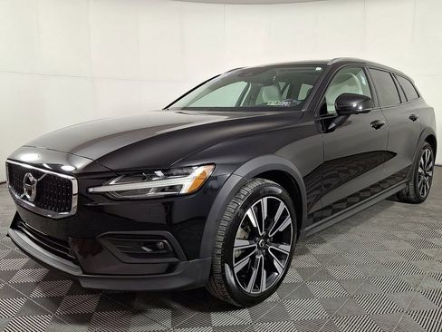 Used 2022 Volvo V60 T5 Cross Country w/ Advanced Package image 7
