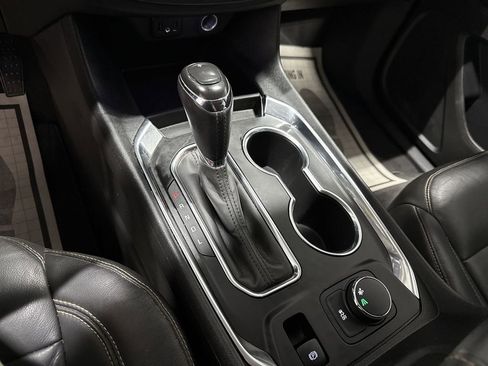 Used 2020 Chevrolet Traverse LT w/ LPO, Floor Liner Package FWD image 16