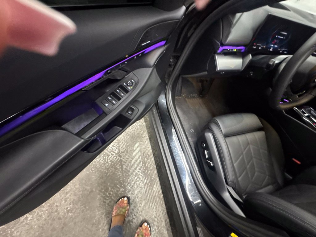 Used 2025 BMW i5 eDrive40i w/ Premium Package RWD image 14