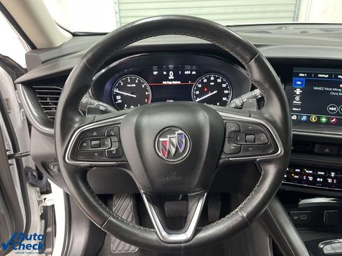 Used 2023 Buick Envision Essence image 18