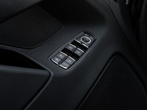 Certified 2016 Porsche Panamera image 14