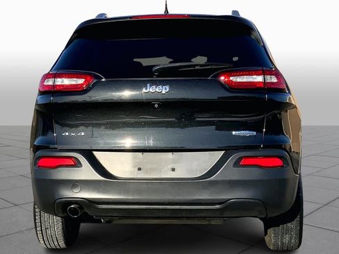 Used 2016 Jeep Cherokee Latitude w/ Cold Weather Group image 4