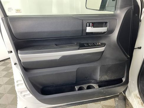 Used 2020 Toyota Tundra SR5 w/ SR5 Upgrade Package AWD/4WD image 11