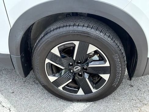 Certified 2025 Nissan Kicks SV AWD/4WD image 11