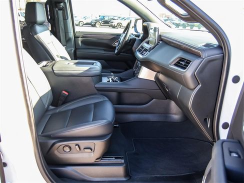 Used 2024 Chevrolet Tahoe LT w/ Luxury Package image 15