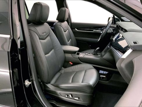 Used 2024 Cadillac XT6 Premium Luxury w/ Technology Package AWD/4WD image 6