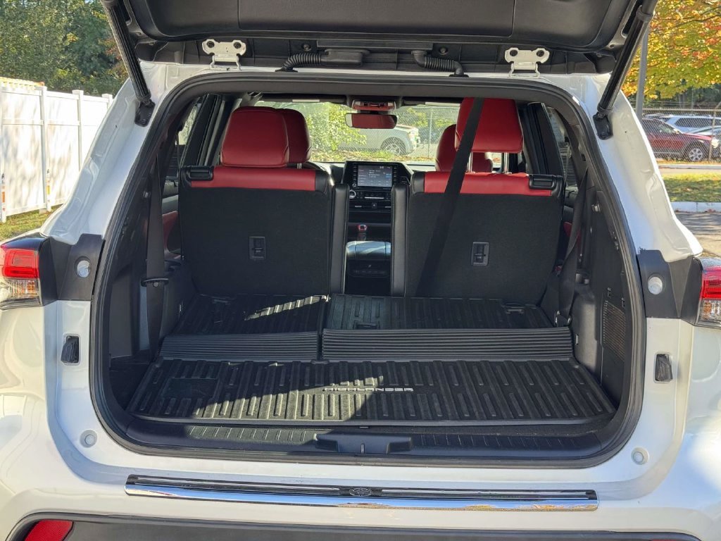 Used 2022 Toyota Highlander XSE AWD/4WD image 16