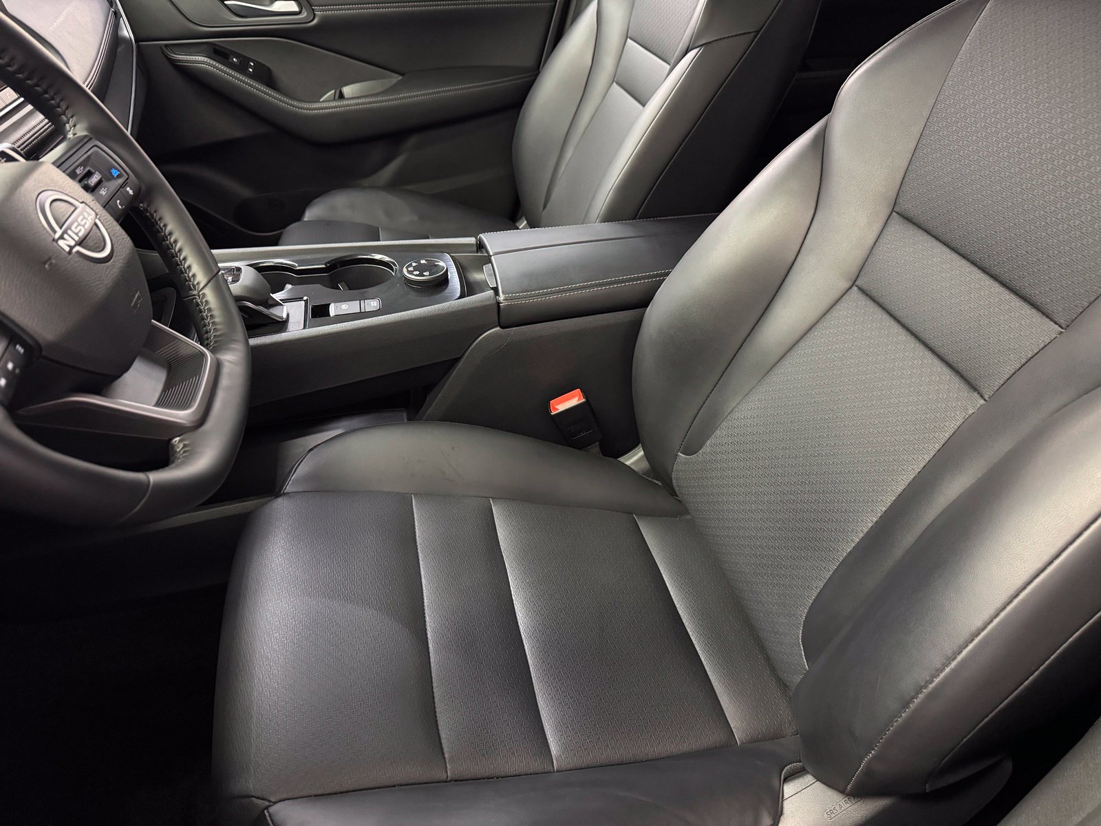 Certified 2025 Nissan Rogue SV w/ SV Premium Package AWD/4WD image 12