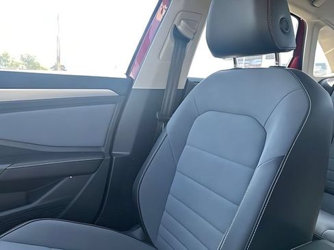 Used 2026 Volkswagen Jetta SE FWD image 32