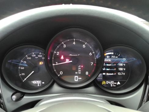 Used 2023 Porsche Macan Turbo AWD/4WD image 38