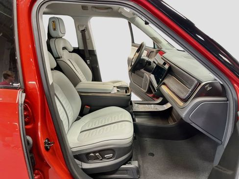 Used 2024 Rivian R1S Adventure AWD/4WD image 29