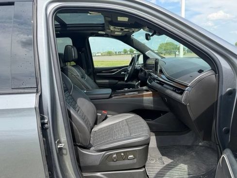 Used 2022 Cadillac Escalade ESV Sport Platinum AWD/4WD image 10
