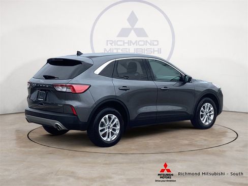 Used 2022 Ford Escape SE image 3