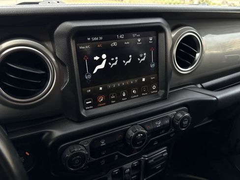 Used 2022 Jeep Wrangler Unlimited Sahara AWD/4WD image 18