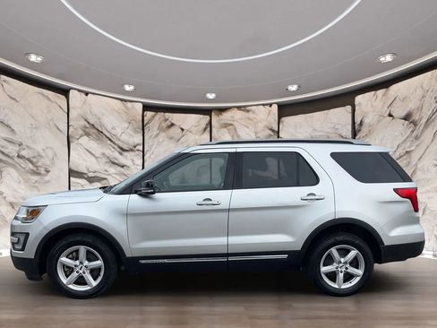 Used 2016 Ford Explorer XLT w/ Equipment Group 202A image 8