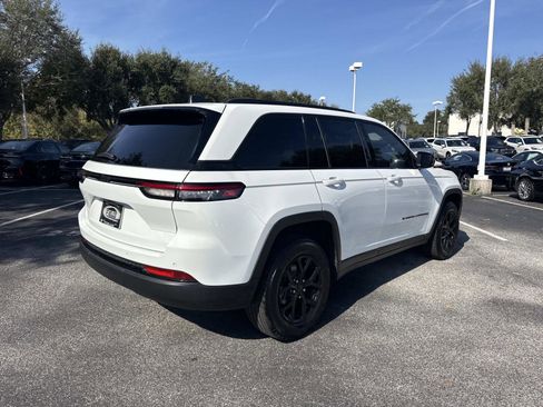 Used 2024 Jeep Grand Cherokee Altitude image 4