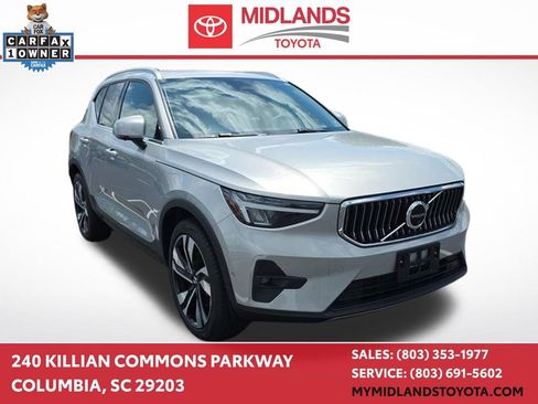 Used 2023 Volvo XC40 B5 Plus w/ Driver Assist Package AWD/4WD image 1