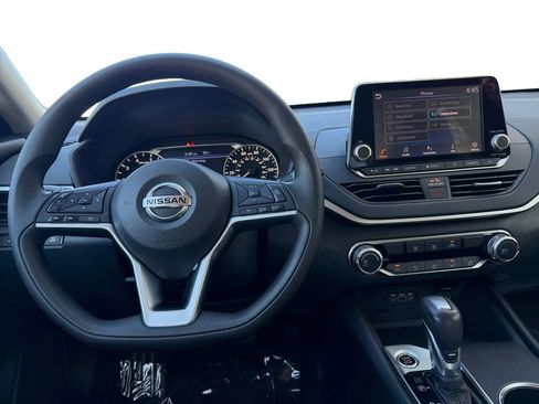 Used 2022 Nissan Altima 2.5 SV FWD image 10